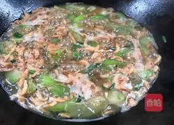 Illustration of how to make dried shrimps and loofah vermicelli soup 10