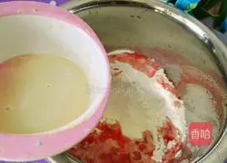 Flower-shaped watermelon steamed buns Illustration of how to do it 8