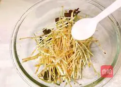 Illustration of how to make Houttuynia cordata mixed with green bamboo shoots 3