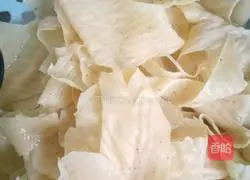 Illustration of how to make cold tofu skin 2