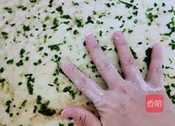 Illustration of how to make green onion rolls 18