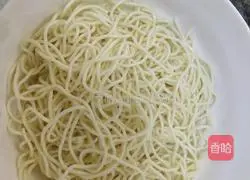 Illustration of how to make Sichuan cold noodles 1
