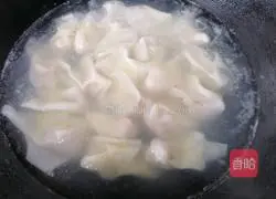 Illustration of how to make three fresh wontons 9