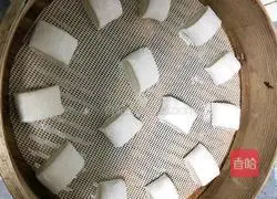 Illustration of how to cut small steamed buns with milk-flavored knife 10