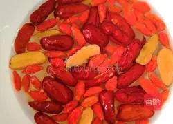 Illustration of how to stew snow fungus with rock sugar 3