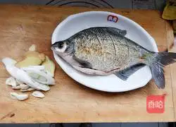Illustration of how to make steamed Wuchang fish 1