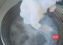 Red Illustration of how to make fried shrimp slices 3