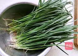 Illustration of how to make pork and leek dumplings 6