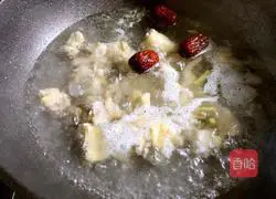 Illustration of how to make mushroom and native chicken soup 6