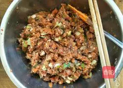 Illustration of how to make beef and carrot buns 1