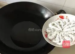 Illustration of how to make salt and pepper prawns 6