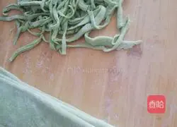 Illustration of how to make tomato, egg and spinach noodles 3
