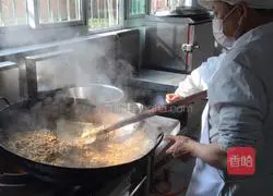 Three Fresh Fried Noodles Recipe Illustration 9