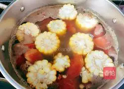 Clams Illustration of how to make corn tomato beef bone soup 9