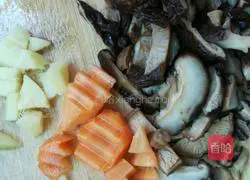 Corn, Mushroom and Pork Ribs Soup Recipe Illustration 3