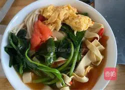 Illustration of tomato and enoki mushroom bean skin soup 4