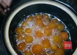 Illustration of how to make kumquat syrup 4