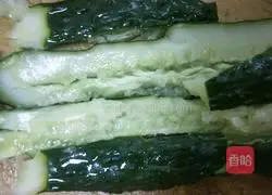 Illustration of how to make cold cucumber 1