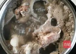 Illustration of how to make delicious bone soup 5