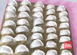 Illustration of how to make pork and radish dumplings 15