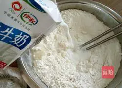 Illustration of how to make milk-flavored steamed buns 2