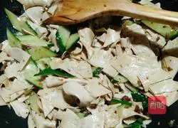 Illustration of how to cook bean curd skin with mushroom sauce 9