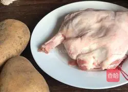 Illustration of how to cook duck legs with potatoes 1