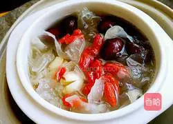 Illustration of how to make wolfberry, tremella and lotus seed soup 10