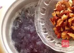Purple sweet potato and red dates Illustration of how to make Tremella Soup 9