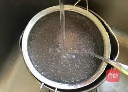 Illustration of how to fish coconut milk and fruit 6