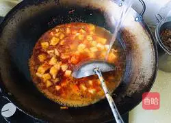 Illustration of how to make hand-made mutton noodles 9