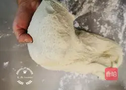 Illustration of how to make pork and green onion buns 9