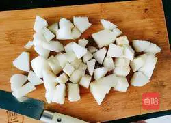 Illustration of how to make milk, red dates, papaya and pears stewed 4