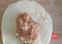 Illustration of how to make pork soup dumplings 15