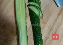 Illustration of how to make preserved egg and cucumber soup 2