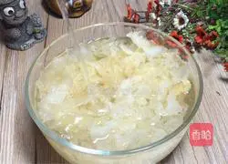 Illustration of how to make apple stewed with white fungus 1