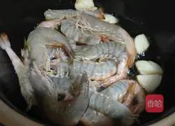 Illustration of how to make cabbage vermicelli pot 2