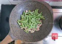 Illustration of how to make braised beans and noodles 6