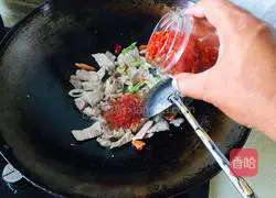 Illustration of how to make steamed beans and braised noodles 6