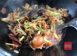 Illustration of how to make pork belly and cauliflower 6