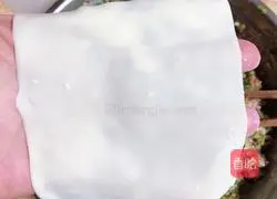 Illustration of how to make spicy and sour fresh meat wontons 5