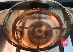 Illustration of making red date and lotus root soup 6