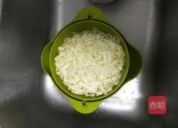 Illustration of braised noodles with eggplant and minced meat 2