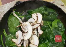Home-style warm soup | Spinach, mushroom and egg soup recipe 4