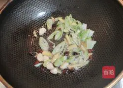 Illustration of how to make basa fish with pickled cabbage 3