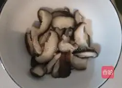 Illustration of how to make mushroom and rapeseed noodles 5