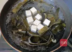 Illustration of how to make kelp tofu soup 5