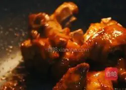 Illustration of how to make spicy pork knuckles in a private house 4