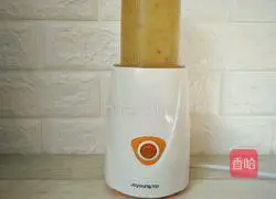 Illustration of how to make carambola and apple honey juice 7