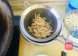 Illustration of how to make fish-flavored shredded pork at home 3